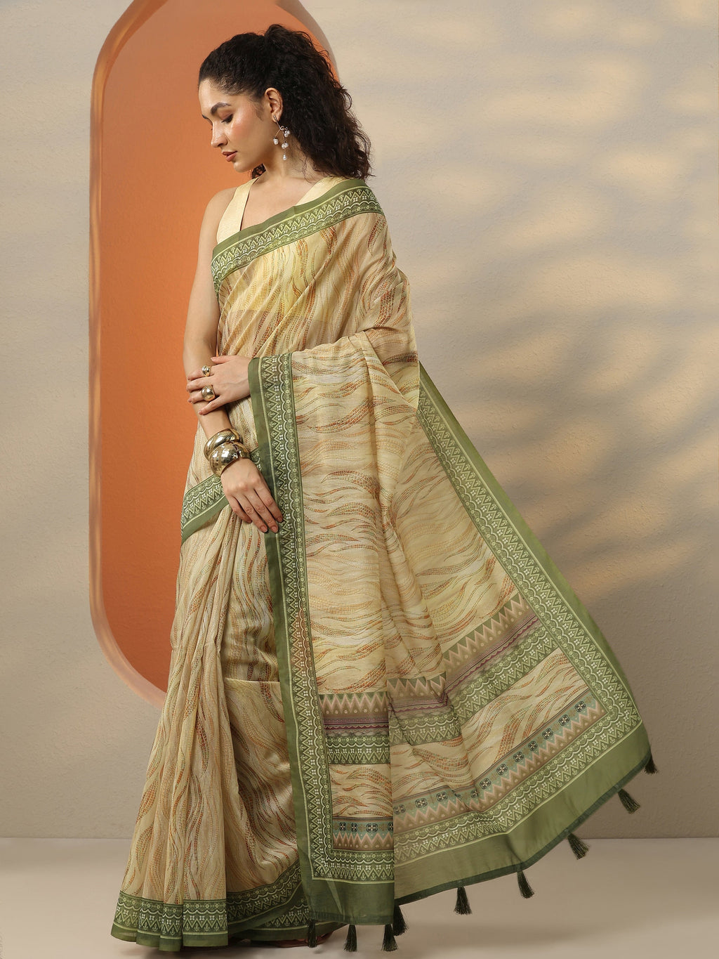 Beige Printed Silk Blend Saree With Unstitched Blouse Piece