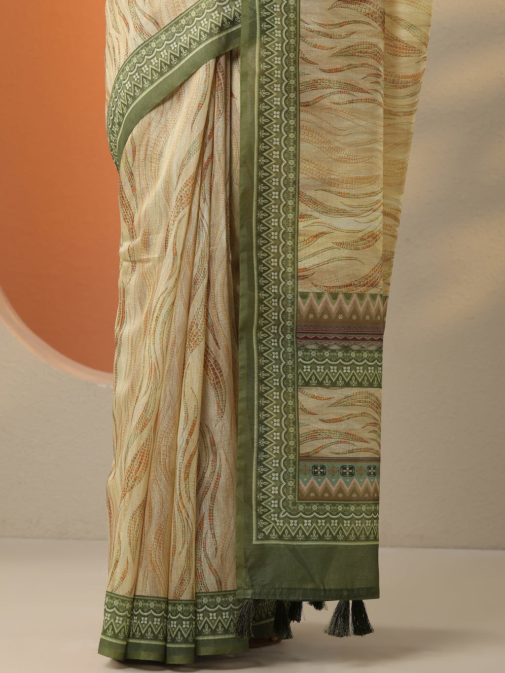 Beige Printed Silk Blend Saree With Unstitched Blouse Piece