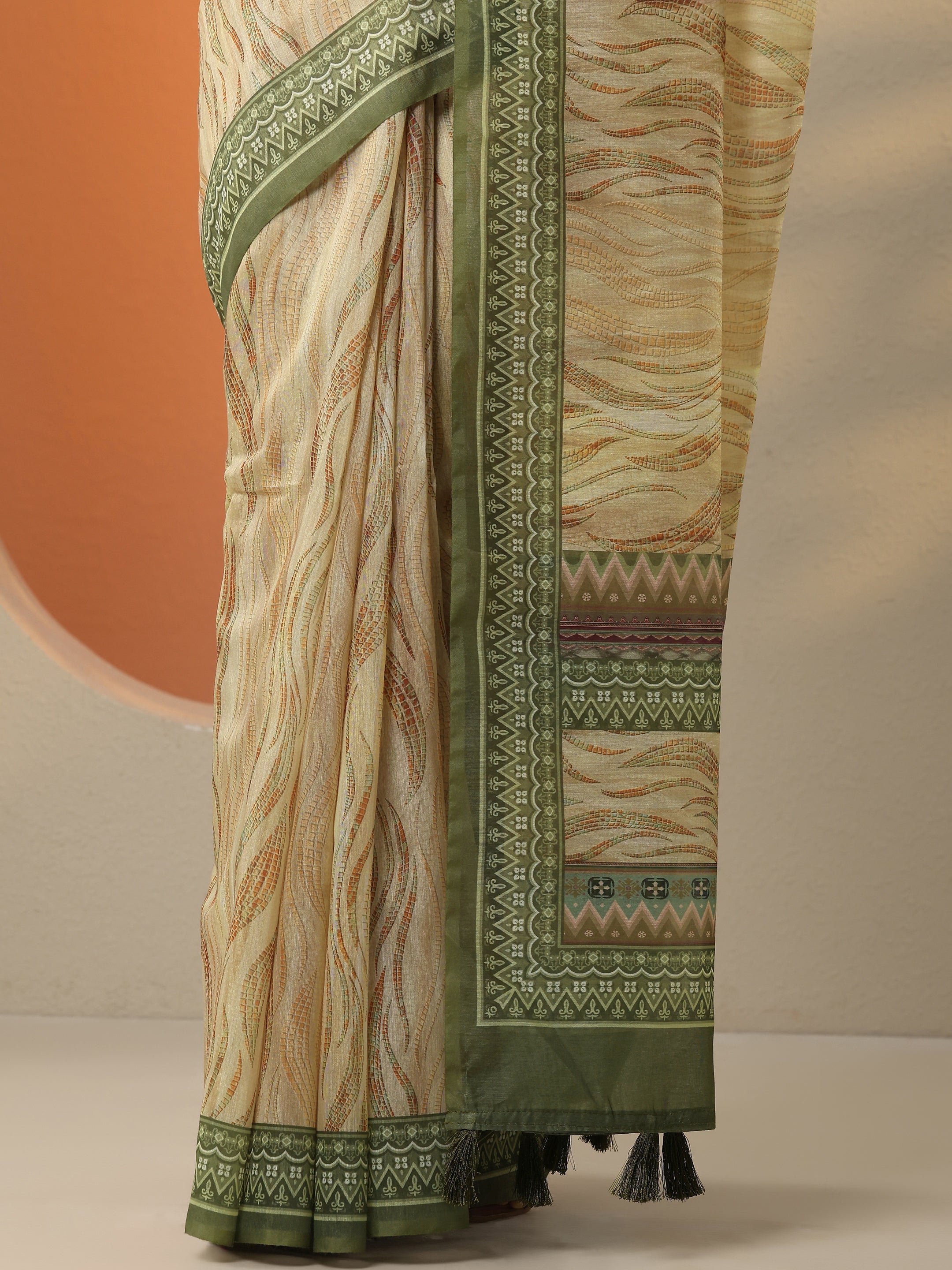 Beige Printed Silk Blend Saree With Unstitched Blouse Piece